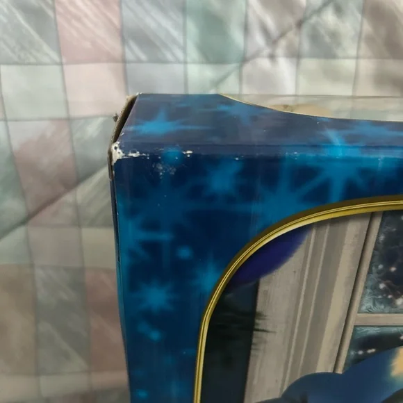 Little Drummer Boy Figurine Collection with Fold-Out Nativity Scene Toys R Us - Picture 9 of 16